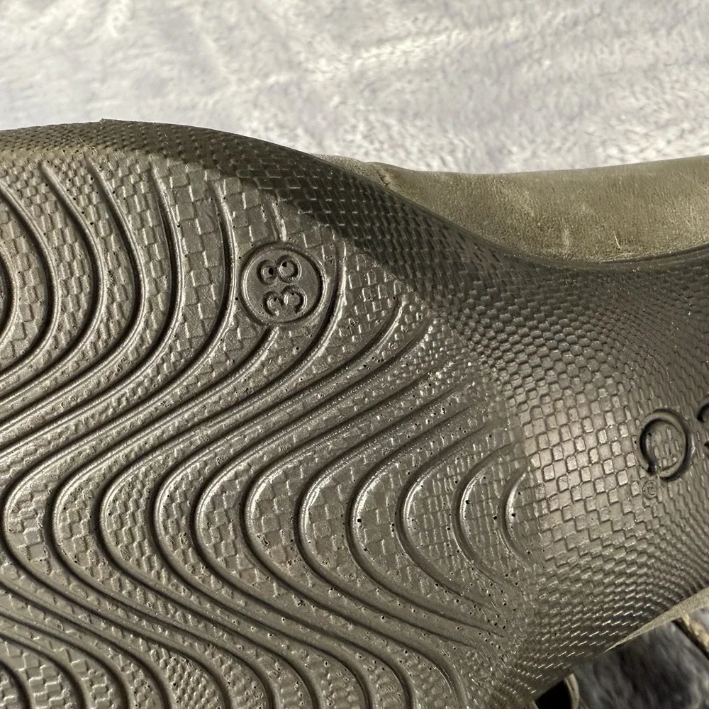 Ecco sculptured mary